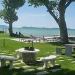 Homestay Platan With Lakeview
