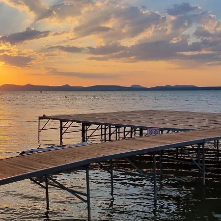 Platan With Lakeview Balatonboglár