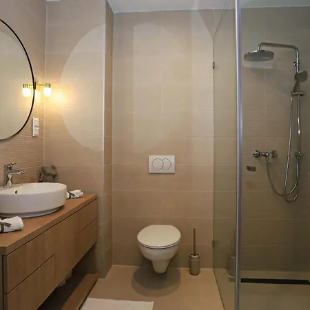 Platán With Lakeview Habitación en casa particular