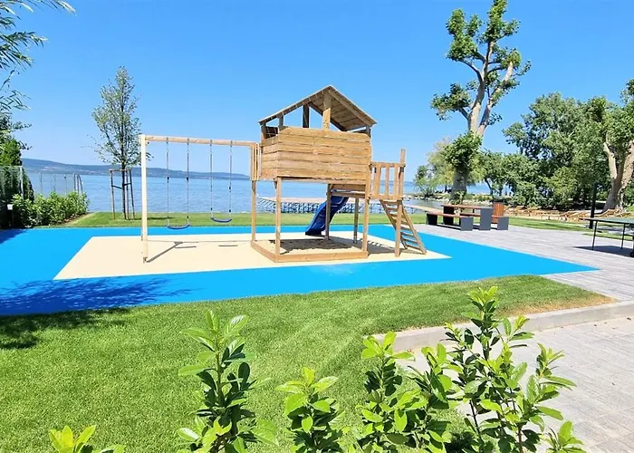 Alloggio in famiglia Platán With Lakeview